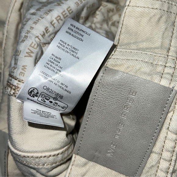 FREE PEOPLE WE THE FREE ASTER SEAMED RELAXED STRAIGHT LEG CREAM JEANS NWT - Picture 14 of 16